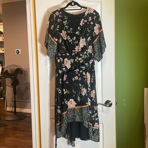 🌸Tahari black floral dress size 12 P2P 18 hi/low hem 🌺🌿